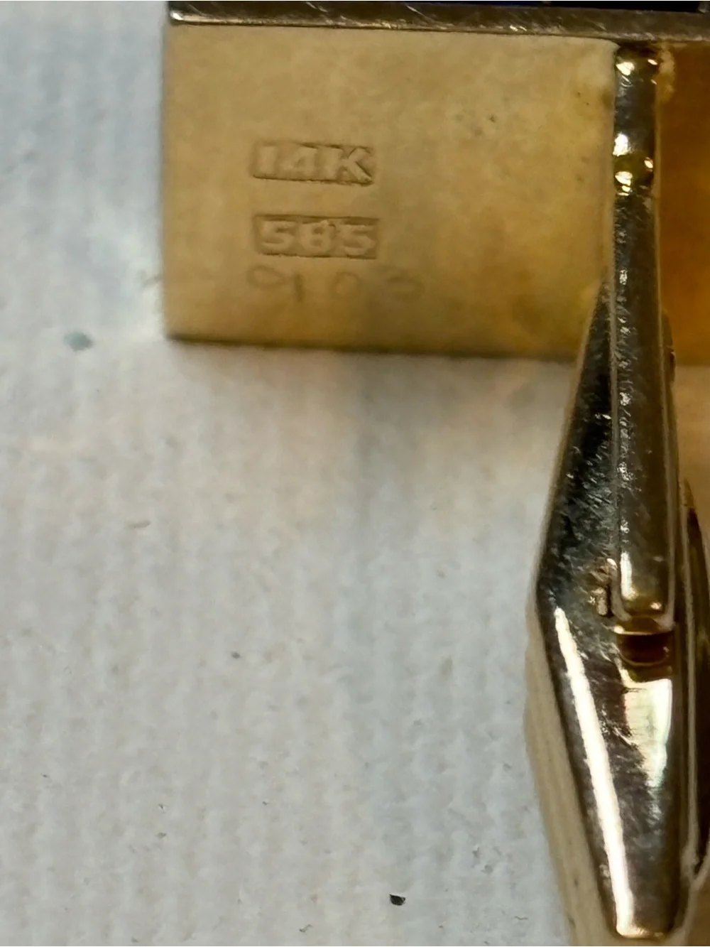 Very nice 14k gold lapis and onyx Cufflinks.